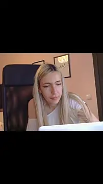 barbieblondiegirl - BarbieBlondieGirl's free webcam