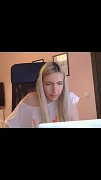 BarbieBlondieGirl webcam