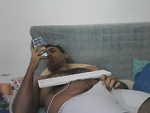 AlphaLatinoBear webcam