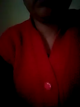 Webcam Model (XoSaara)  is live.Free join now!