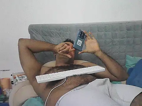 AlphaLatinoBear webcam