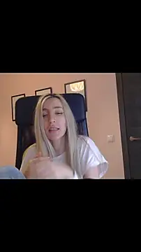 BarbieBlondieGirl webcam