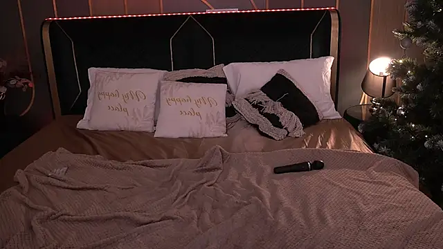 NikkiGoldSide webcam