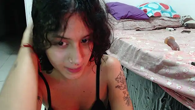 AlinaWoolf_ webcam