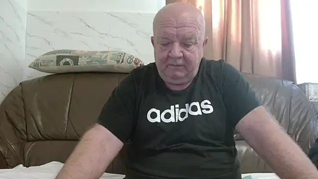 fullballs6's live cam