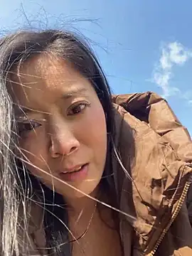 美女xiangxiang-love在线直播