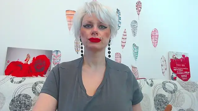 gorgeous_girl_wow_ (F milf) - make pussy happy@BOUNCE tits :) C2C