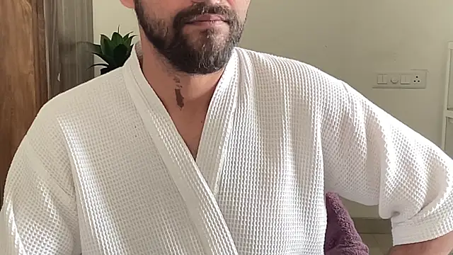 makemeawareaah (M young) - Wear Saree <3