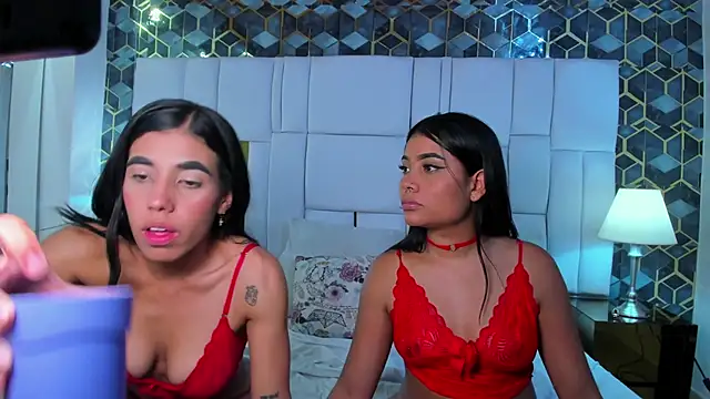 megan_and_mia webcam