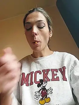 SheTheDeeevil webcam