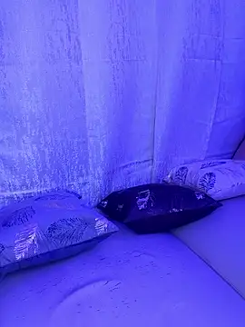 Webcam Model (KARISHMA-STRIP) is live