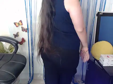 anika_bold (F teen) - happy new year to all 🤗🥰😍