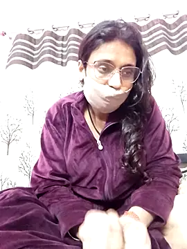 Webcam Model (Gullapi)  is live.Free join now!