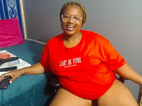 JUICEYLIPS333 webcam