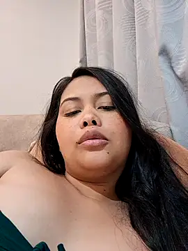 Webcam Model (Alessandraa-)  is live.Free join now!