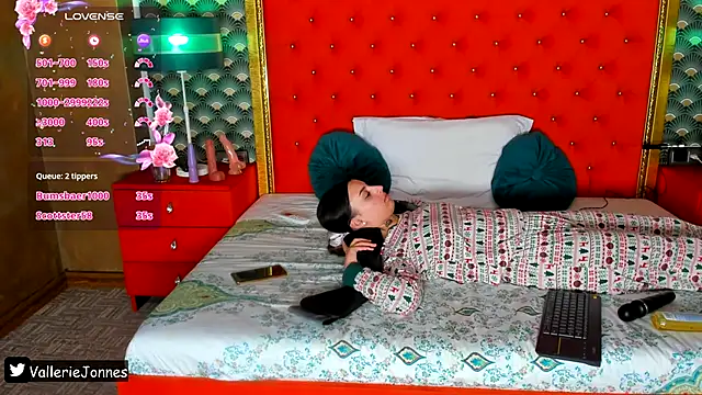 valleriejones (F young) - Happy Holidays 💞💫 make me squirt🤤