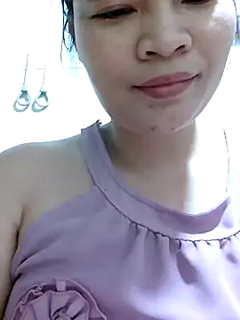 wetpussymomx - Wetpussymomx's free webcam - UK Sex Cams