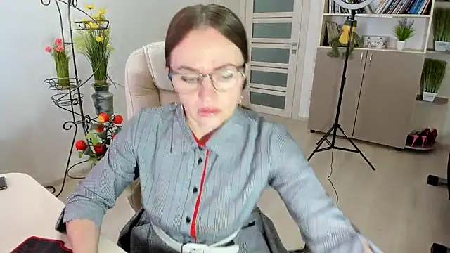 vika73 (F mature) - type - ​menu ​and ​private ​active