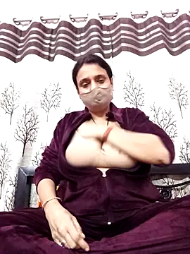 Webcam Model (Gullapi)  is live.Free join now!