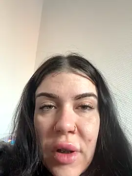 Webcam Model (valentinalamont)  is live.Free join now!