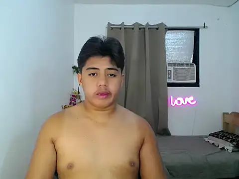 Hugecock2hundle_intown webcam