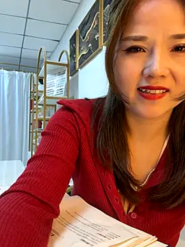 美女Efangfang在线直播