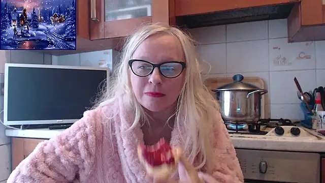 martachatte (F mature) - “je te montre mes gros seins 2 min”