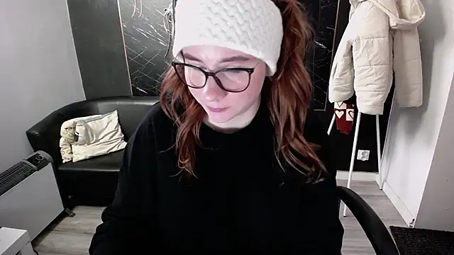 littleviki7 (F young) - 10 mins topless