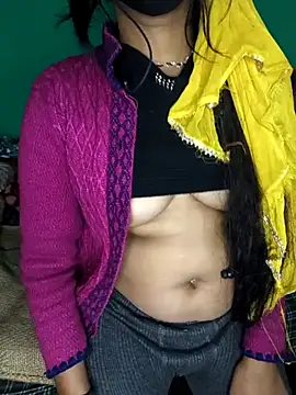 Webcam Model (QWEEN7B)  is live.Free join now!