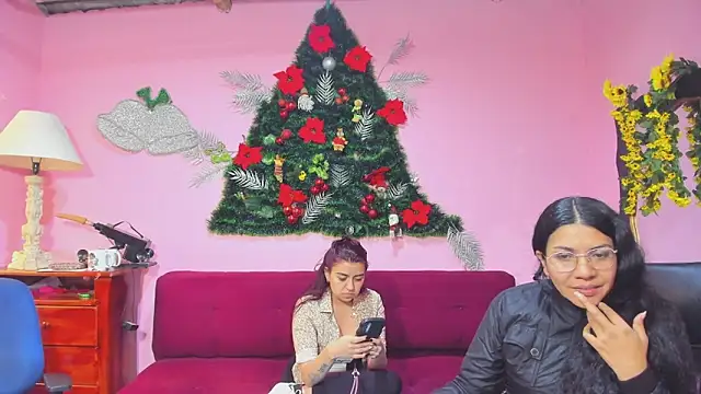 lesbiancouple02 - LesbianCouple02's free webcam