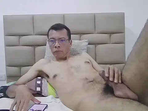 skinnylatino51 webcam