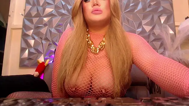 AlwaysHornyMia webcam