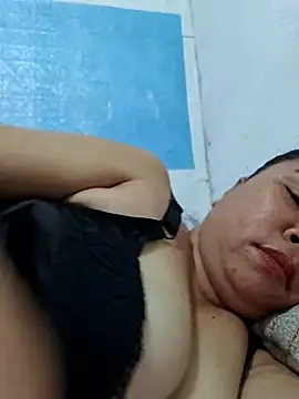 Webcam Model (XXLorie_02) is live