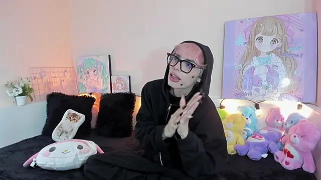 strawberry_kitty_ (M twink) - naked kitty uwu