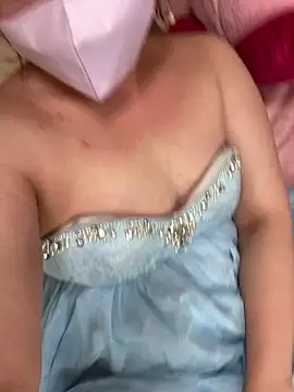 reika33 (F young) - 公開ちくびイジリ30秒💕