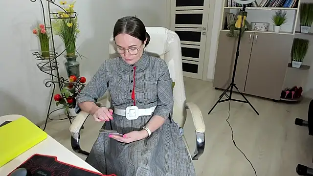 vika73 (F mature) - type - ​menu ​and ​private ​active