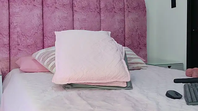 kendal_rossi - Kendal_rossi's free webcam - UK Sex Cams