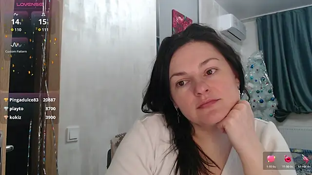 stacy_davice (F milf) - SHOW TITS