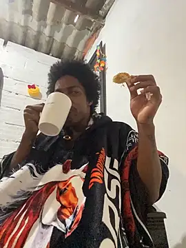 Larry-n-clouds webcam