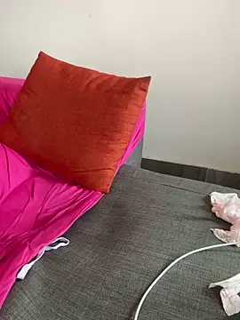 Webcam Model (PrettyNina77) is live