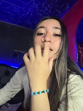 Webcam Model (Sophie_LS)  is live.Free join now!