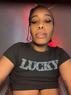 Webcam Model (loveluna8)  is live.Free join now!