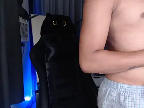 alexsuckable01 - Alexsuckable01's free webcam