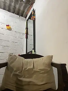 Larry-n-clouds webcam