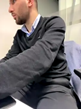 speddy34 (M young) - Two minute office masturbation