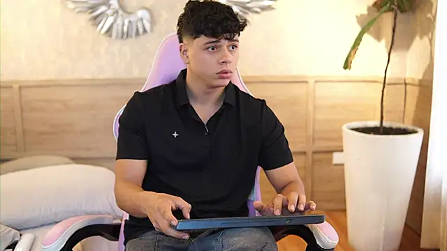 ethan_occonor (M twink) - Cum Public