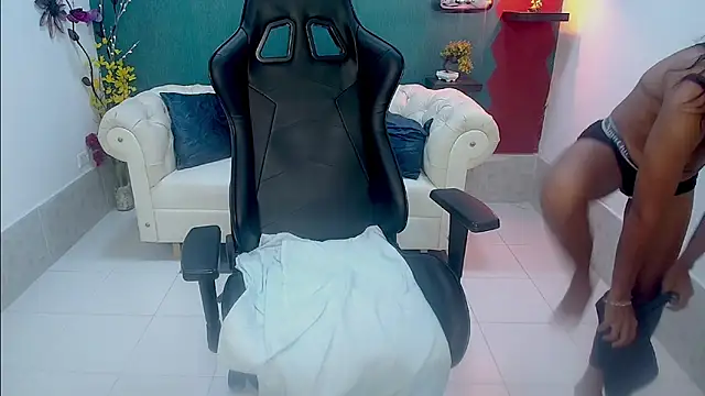 miagreys1 (F young) - Finger tease 😏