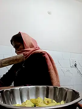 Webcam Model (Trisha_71) is live