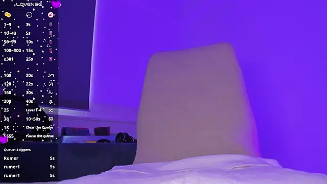 laura-hills18 webcam