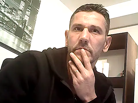 mastercharisma35 (Ask my age) - like tips ??? ı am hetero and office in